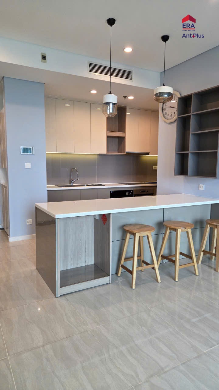 Đảo bếp và quầy bar căn hộ thực tế khu đô thị Sala, Thủ Thiêm